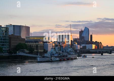 Londra, Regno Unito - 23 giugno 2024: Nave da guerra HMS Belfast Monument ormeggiata nel Tamigi, a Londra, Inghilterra. Foto Stock