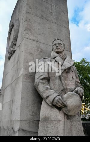 Londra, Regno Unito - 23 giugno 2024: Una scultura al Tower Hill Memorial, nei Trinity Square Gardens, Londra, Regno Unito. Foto Stock