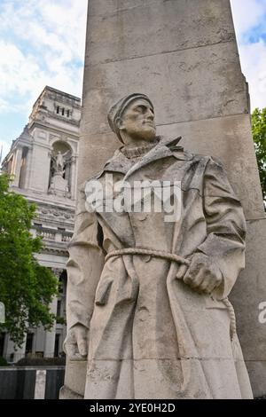 Londra, Regno Unito - 23 giugno 2024: Una scultura al Tower Hill Memorial, nei Trinity Square Gardens, Londra, Regno Unito. Foto Stock