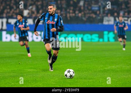 Davide Zappacosta dell'Atalanta BC 1907 porta il pallone durante la partita di calcio della fase MD1 di UEFA Champions League 2024/2025 tra l'Atalanta BC Foto Stock