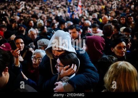 Jan Schmidt-Whitley - manifestazione di opposizione a Tbilisi contro il partito filo-russo Georgian Dream - 28/10/2024 - Georgia (Europa)/Tbilisi/Tbilisi - migliaia di manifestanti si sono riuniti nella capitale georgiana Tbilisi lunedì 28 ottobre in risposta a un appello dell'opposizione filo-occidentale, che si rifiuta di riconoscere i risultati delle elezioni parlamentari, accusando il partito al governo di essere filo-russo e di aver "rubato" il voto. Il Presidente Salome Zurabishvili ha denunciato una “totale falsificazione” delle elezioni parlamentari e ha accusato la Russia. Foto Stock