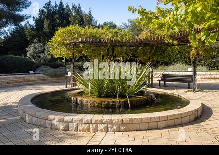 Zichron Yaakov, Ramat HaNadiv, Israele - 22 ottobre 2024, il Giardino delle fragranze, fondato nel 1985, è il più giovane dei Giardini commemorativi di Rothsc Foto Stock