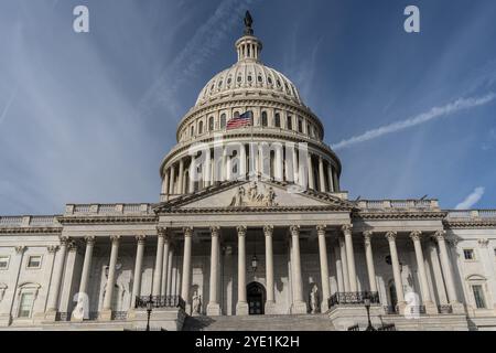 American Flag Flying al Campidoglio degli Stati Uniti a Washington DC Foto Stock
