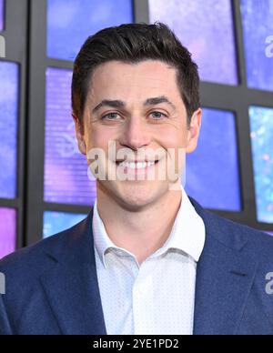 Hollywood, Stati Uniti. 28 ottobre 2024. David Henrie arriva alla serie TV "Wizards Beyond Waverly Place" prima mondiale al Teatro El Capitan il 28 ottobre 2024 a Hollywood, CA. © Lisa OConnor/AFF-USA.com credito: AFF/Alamy Live News Foto Stock