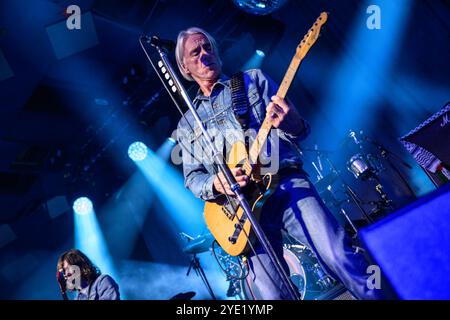 Glasgow, Regno Unito. 28 ottobre 2024. Paul Weller si esibisce dal vivo sul palco al Barrowland Ballroom. Paul Weller, ex frontman dei Jam and Style Council, suona un concerto intimo al famoso Barrowland Ballroom di Glasgow e presenta il suo nuovo album 66. (Foto di Stuart Westwood/SOPA Images/Sipa USA) credito: SIPA USA/Alamy Live News Foto Stock