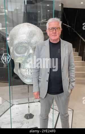 Vienna, Austria. 25 ottobre 2024. Simone Lugner si veste al Philipp Plein, shopping, al Philipp Plein Store di Vienna, Austria, il 25 ottobre 2024. Ernst FISCHER. - 20241025 PD21004 credito: APA-PictureDesk/Alamy Live News Foto Stock