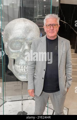 Vienna, Austria. 25 ottobre 2024. Simone Lugner si veste al Philipp Plein, shopping, al Philipp Plein Store di Vienna, Austria, il 25 ottobre 2024. Ernst FISCHER. - 20241025 PD21003 credito: APA-PictureDesk/Alamy Live News Foto Stock