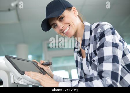 una stampante che ripara con piacere Foto Stock