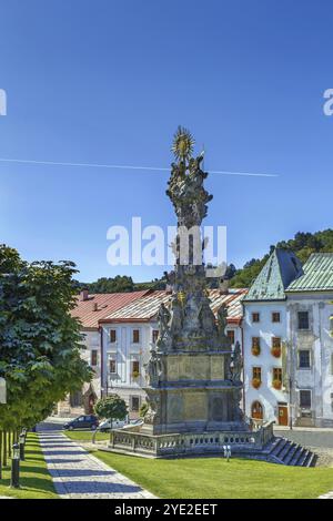 Colonna di peste sulla piazza principale di Kremnica, Slovacchia, Europa Foto Stock