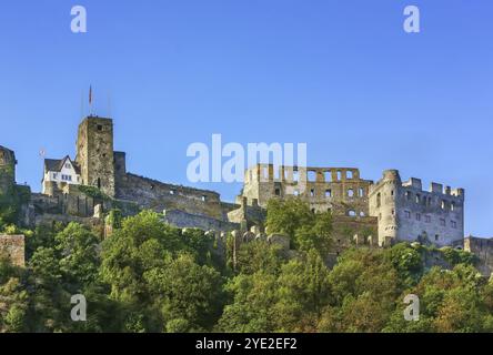 Il castello di Rheinfels è un castello in rovina situato sopra la riva sinistra del Reno a Sankt Goar, Germania, Europa Foto Stock