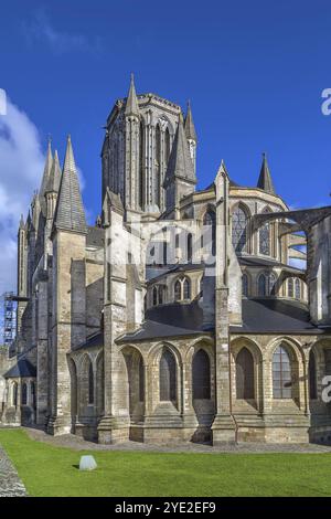 La cattedrale di Coutances è una cattedrale gotica cattolica costruita tra il 1210 e il 1274 nella città di Coutances, in Normandia, in Francia. Vista da Aose Foto Stock