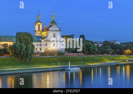 Vista serale della chiesa di San Stanislao a Skalka dal fiume Vistola, Cracovia, Polonia, Europa Foto Stock