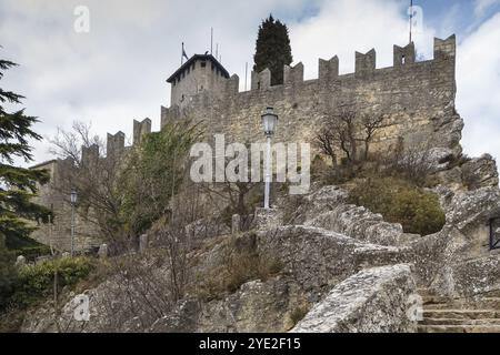 La prima torre o fortezza di Guaita è la più antica delle tre torri costruite sul Monte Titano, e la più famosa. E 'stato costruito nel 11th secolo Foto Stock