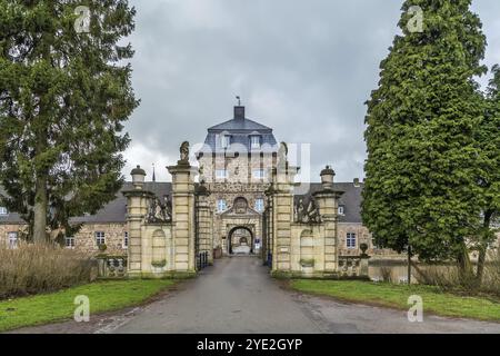 Il castello di Lembeck è uno dei castelli d'acqua più belli della Renania settentrionale-Vestfalia, in Germania. Porta e porta Foto Stock