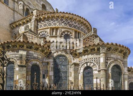 La Basilica di Notre-Dame du Port è una basilica romanica, ex chiesa collegiata a Clermont-Ferrand, in Francia. Abside Foto Stock