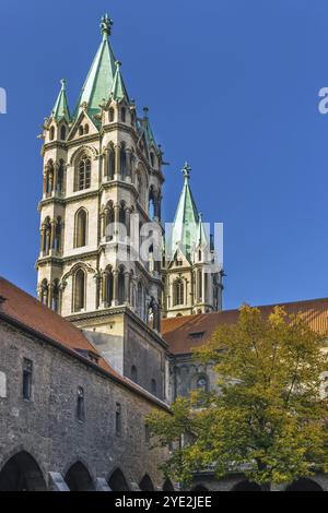 La Cattedrale dei Santi Apostoli Pietro e Paolo di Naumburg (Naumburger Dom) è una ex cattedrale situata a Naumburg, in Germania, in Europa Foto Stock