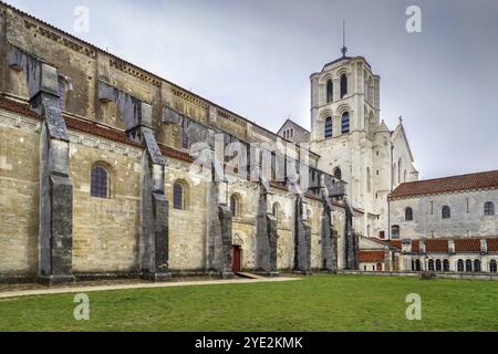 L'abbazia di Vezelay è un monastero benedettino e cluniacense situato a Vezelay, dipartimento di Yonne, Francia, Europa Foto Stock