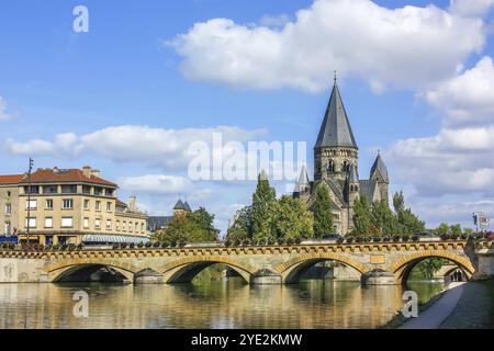 Temple Neuf è una chiesa protestante sulle rive del fiume Mosella a Metz, Francia, Europa Foto Stock