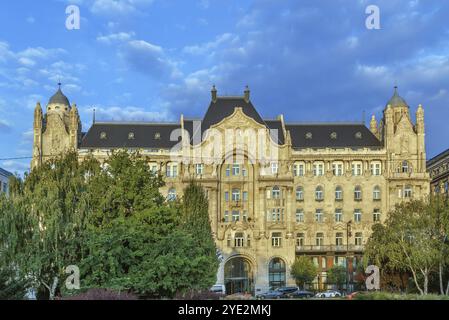 Il Palazzo Gresham è un esempio di architettura Art Nouveau a Budapest, Ungheria, Europa Foto Stock