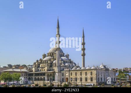 La Yeni Cami, che significa nuova moschea, è una moschea imperiale ottomana situata a Istanbul, Turchia, Asia Foto Stock