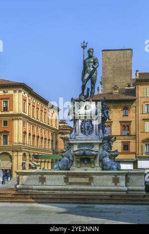 La Fontana del Nettuno è una fontana monumentale situata nell'omonima piazza, Piazza del Nettuno, accanto a Piazza maggiore, a Bologna, Italia, Euro Foto Stock