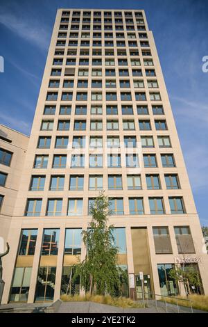 Alto edificio, associazione di alloggi HOWOGE, Stefan-Heym-Platz, Lichtenberg, Berlino, Germania Foto Stock