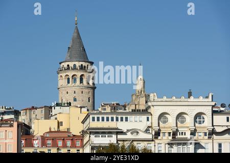 ISTANBUL, TURCHIA - 20 FEBBRAIO 2020: La Torre Galata è una torre medievale costruita in Venezia a Istanbul. Foto Stock