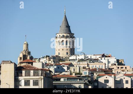 ISTANBUL, TURCHIA - 20 FEBBRAIO 2020: La Torre Galata è una torre medievale costruita in Venezia a Istanbul. Foto Stock