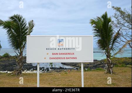 Cartello pericoloso per il bagno sulla spiaggia di Mauritius. Foto Stock