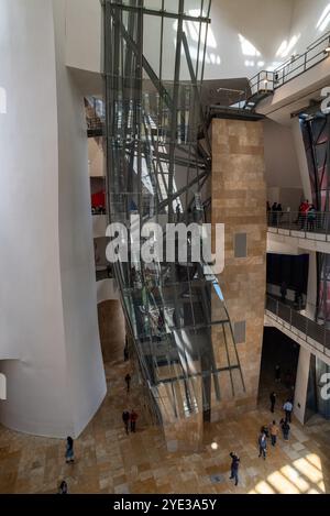 Bilbao, Spagna - mai 16, 2024 - Foyer del Museo Guggenheim di Bilbao, regione basca della Spagna Foto Stock