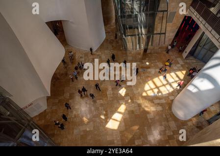 Bilbao, Spagna - mai 16, 2024 - Foyer del Museo Guggenheim di Bilbao, regione basca della Spagna Foto Stock