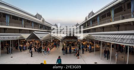 Porto, Portogallo - mai 29, 2024 - mercato Bolhao dall'aspetto moderno nel centro di Porto, Portogallo Foto Stock