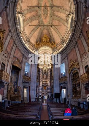 Porto, Portogallo - mai 29, 2024 - navata ovale della chiesa chierica di Porto, Portogallo Foto Stock