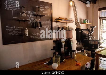 All'interno di un intimo bar a Luang Prabang, Laos. Foto Stock