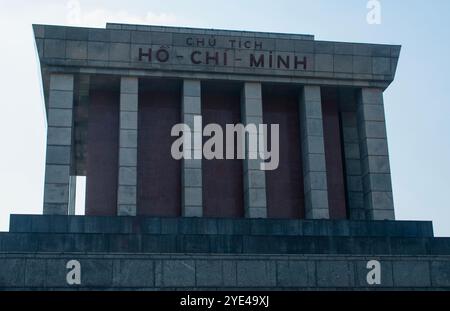 Hanoi, Vietnam: Primo piano del Mausoleo di ho chi Minh, monumento funerario del 1975 dedicato al leader vietnamita ho chi Minh e ispirato al mausoleo di Lenin Foto Stock