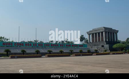 Hanoi, Vietnam: Mausoleo di ho chi Minh, monumento funerario del 1975 dedicato al leader vietnamita ho chi Minh e ispirato al mausoleo di Lenin a Mosca Foto Stock