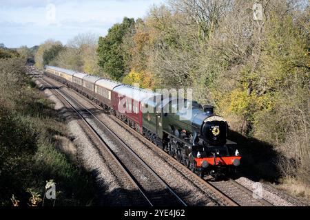 Locomotiva LMS Jubilee Class No. 45596 "Bahamas" che porta lo Shakespeare Express a Shrewley, Warwickshire, Regno Unito Foto Stock
