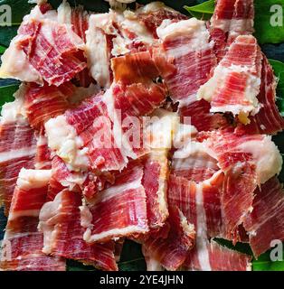 Dettaglio dell'immagine delle fette di prosciutto iberico. Tapas e stuzzichini spagnoli. Foto Stock