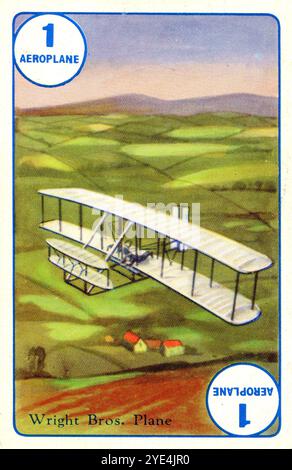 Una carta da gioco tratta da un gioco intitolato «Speed» pubblicato nel 1954 da Castell Brothers Ltd., Londra come parte della loro serie «Pepys». La carta si intitola: “Wright Bros. Aereo" e raffigura il biplano di Orville e Wilbur Wright, "The Wright Flyer", che nel 1903 effettuò il primo volo sostenuto da un aereo con equipaggio e motore, più pesante dell'aria. Foto Stock