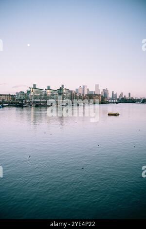 Grattacieli di Greenwich e Canary Wharf a Londra Foto Stock