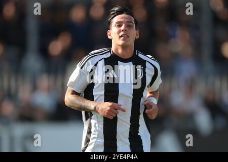 Vinovo, Italia. 22 ottobre 2024. Alessio Vacca della Juventus durante la partita di UEFA Youth League al Juventus Center di Vinovo. Il credito per immagini dovrebbe essere: Jonathan Moscrop/Sportimage Credit: Sportimage Ltd/Alamy Live News Foto Stock