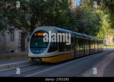 Una foto di un tram di Milano. Foto Stock