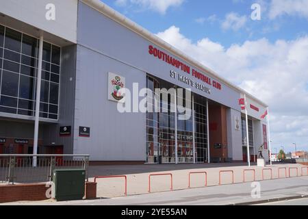 Stadio del Southampton Football Club, St Mary's.. Squadra di Premier League. Esterno del campo da football. Southampton Regno Unito 15 aprile 2024 Foto Stock