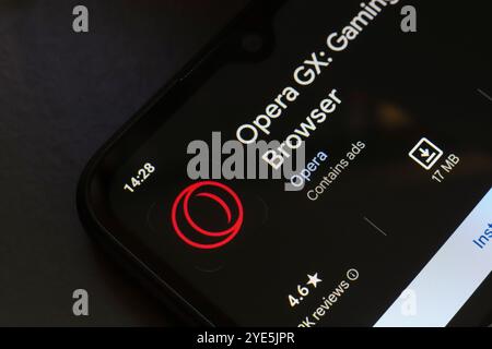 29 ottobre 2024, Brasile. In questa immagine, il logo dell'app Opera GX Browser viene visualizzato sullo schermo di uno smartphone Foto Stock