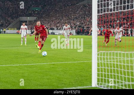 Tor zum 1:1 durch Boris Tomiak (1. FC Kaiserslautern, #02), Elfmeter, Strafstoss, GER, VfB Stuttgart vs. 1. FC Kaiserslautern, Fussball, Herren, DFB-Pokal, 2. Runde, Spielzeit 2024/2025, 29.10.2024, LE NORMATIVE DFL/DFB VIETANO QUALSIASI USO DI FOTOGRAFIE COME SEQUENZE DI IMMAGINI E/O QUASI-VIDEO, foto: Eibner-Pressefoto/Wolfgang Frank Foto Stock