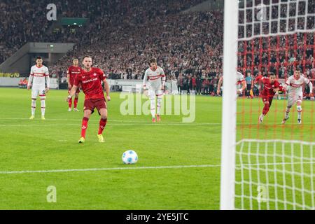 Tor zum 1:1 durch Boris Tomiak (1. FC Kaiserslautern, #02), Elfmeter, Strafstoss, GER, VfB Stuttgart vs. 1. FC Kaiserslautern, Fussball, Herren, DFB-Pokal, 2. Runde, Spielzeit 2024/2025, 29.10.2024, LE NORMATIVE DFL/DFB VIETANO QUALSIASI USO DI FOTOGRAFIE COME SEQUENZE DI IMMAGINI E/O QUASI-VIDEO, foto: Eibner-Pressefoto/Wolfgang Frank Foto Stock