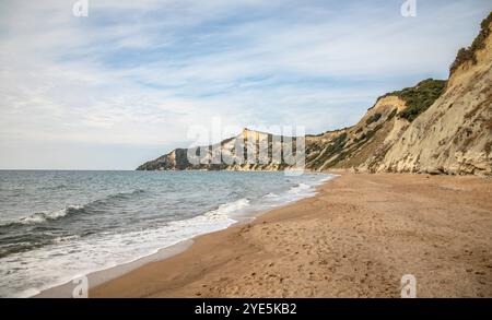 Strand Ein menschenleerer Strand auf Korfu, Griechenland *** Spiaggia deserta di Corfù, Grecia Copyright: XNikolaixKislichkox 6M6A7207 Foto Stock