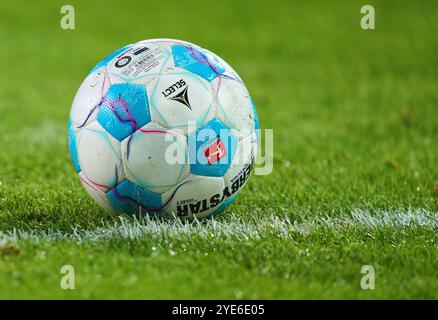 Augusta, Germania. 29 ottobre 2024. Pallone ufficiale della Bundesliga Derbystar Bundesliga Brillant APS v23 Spielball 2024/2025, matchball, pallone di cuoio, calcio, nella partita Pokal DFB FC AUGSBURG - FC SCHALKE 04 3-0 il 29 ottobre 2024 ad AUGUSTA, Germania. Stagione 2024/2025, 2.Runde, FCA fotografo: ddp Images/STAR-Images crediti: ddp media GmbH/Alamy Live News Foto Stock