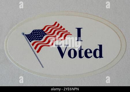 Adesivo "ho votato” con bandiera americana su carta. Foto Stock
