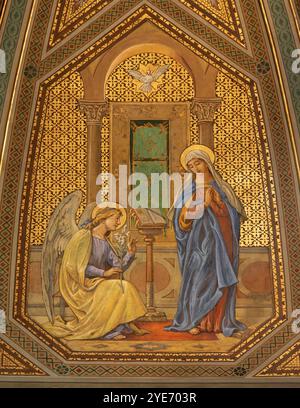 ALESSANDRIA, ITALIA - 9 SETTEMBRE 2024: L'affresco a soffitto dell'Annunciazione nella Cattedrale (cappellella imcolata) di Giorgio Boasso (1930) Foto Stock